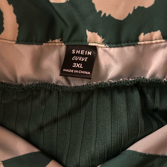 Green Patterned Women's Top - Picture 2 of 2